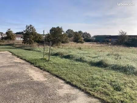 terrain 530 m² arbanats