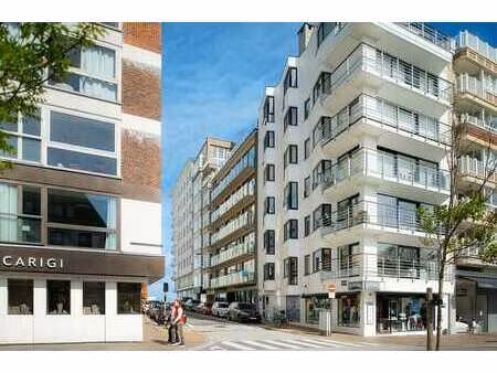 appartement contemporain bénéficiant d'une vue latérale m...