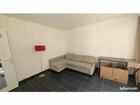 studio avec cuisine séparée  cave et parking