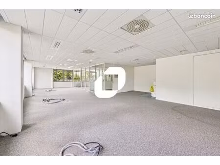 bureau 575 m²
