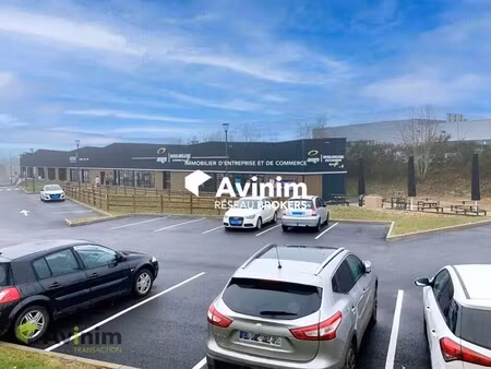 location commerce 109 m²