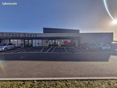 local 300 m² ferrières