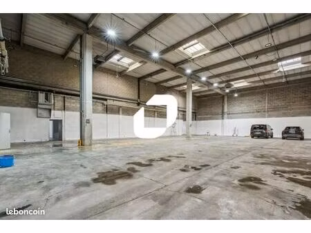 local d'activité 1 057 m²