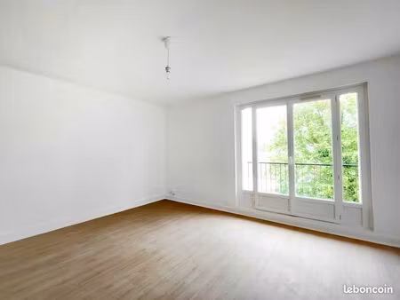 joli 2p refait à neuf avec vue sur le jardin de la résidence sans vis-à-vis