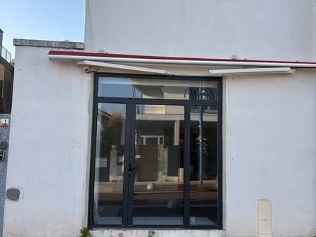 location local commercial