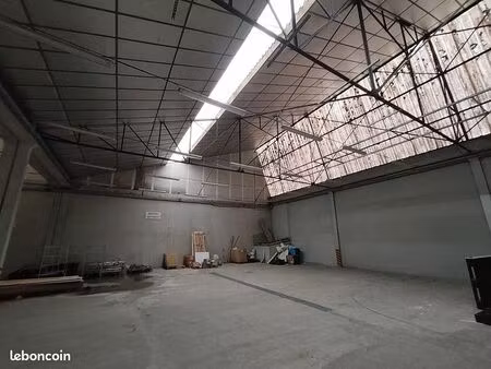 local d'activité 300 m²