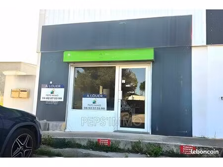 local commercial 106 m² saint-mitre-les-remparts