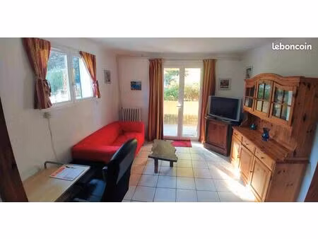 t2meublé rez de chaussée de villa dans la pinède