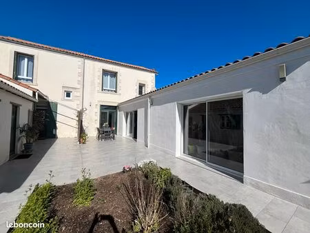maison 8 pièces 235 m²
