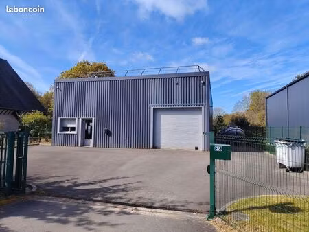 entrepôt avec bureaux aménagés