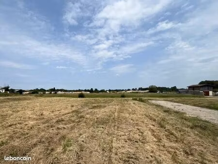 terrain 568 m² martillac