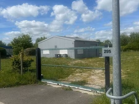 à louer – terrain 1607 m² avec bâtiment de 100 m²