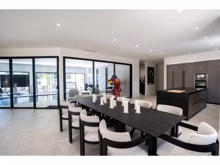 villa de luxe à vendre dans le quartier canal saint martory