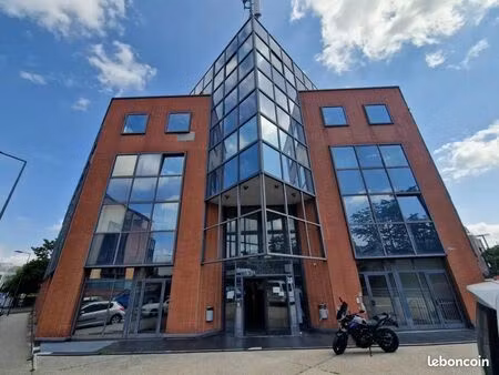 bureaux 307 m² avec place de parking – cergy saint-christophe (100 m gare rer & gare routi