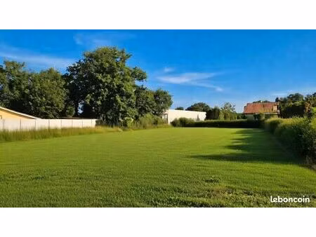 terrain 600 m² lanton
