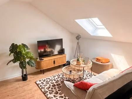 charmant t1 bis en duplex entièrement rénové à mordelles