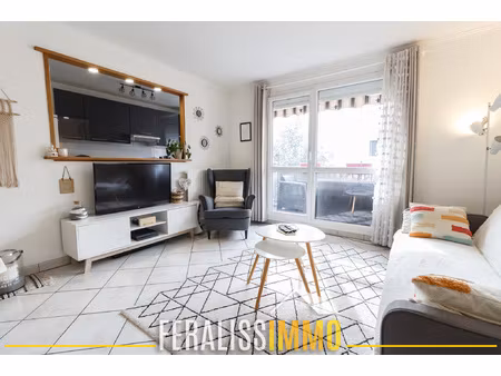 superbe f3 lumineux avec terrasse et parking !