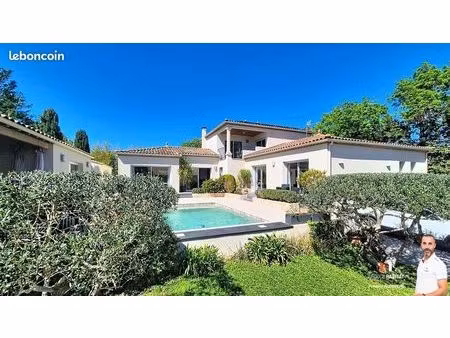 villa 5 pièces 220 m²