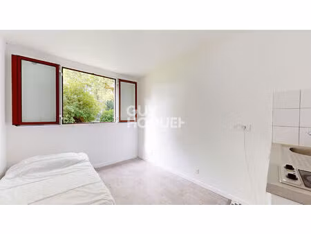 un studio au pied du métro 11