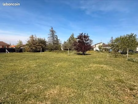 terrain 1 200 m² revel