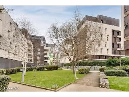 studio 1 pièce 32 m²