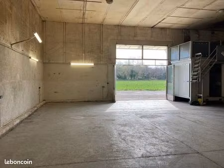 hangar dans propriete agricole a louer