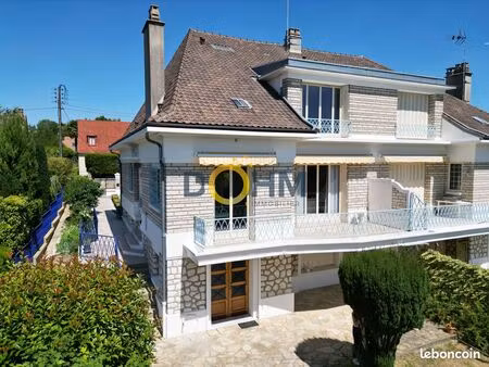 maison 8 pièces 163 m²