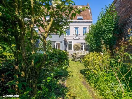 maison 8 pièces 217 m²