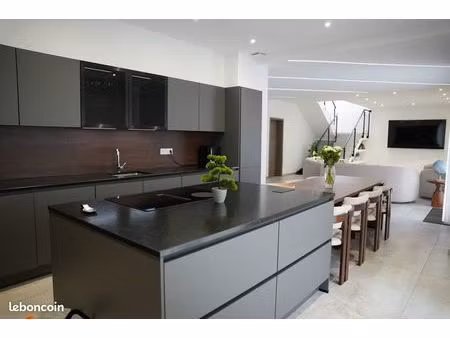 villa 6 pièces 177 m²