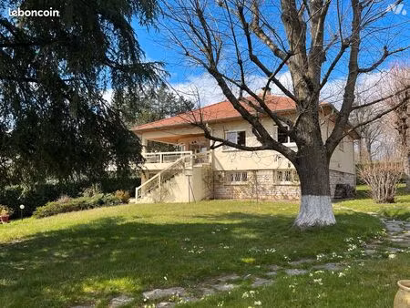 pavillon 5 pièces 190 m²