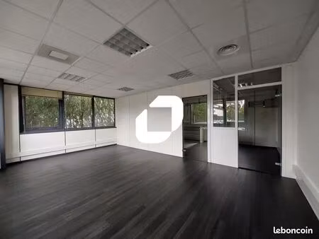 bureau 124 m²
