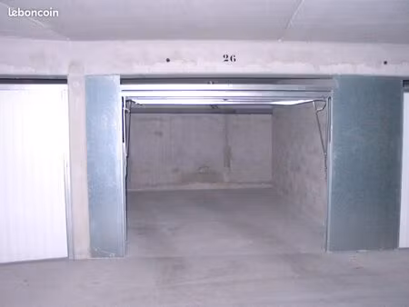 box-garage pour véhicule ou stockage