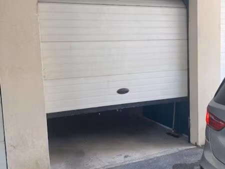 parking/box 1 pièce 13 m²