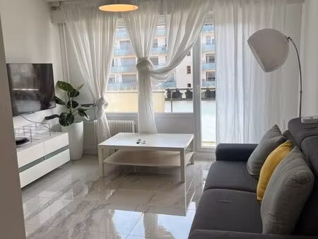 beau studio refait à neuf