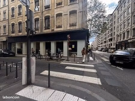 commerce mobilier/décoration 210 m²