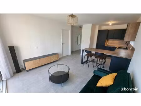 t2 meublé neuf plein sud  avec balcon  cave et garage box fermé