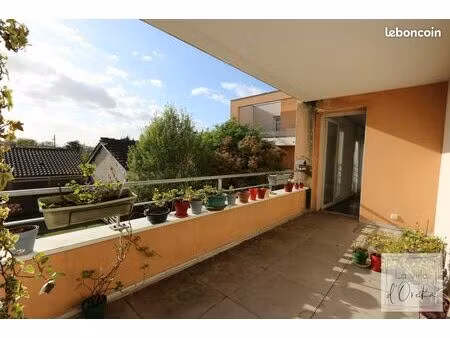 bel appartement t3 de 65m2 avec terrasse vue dégagée et 2 pl. parking