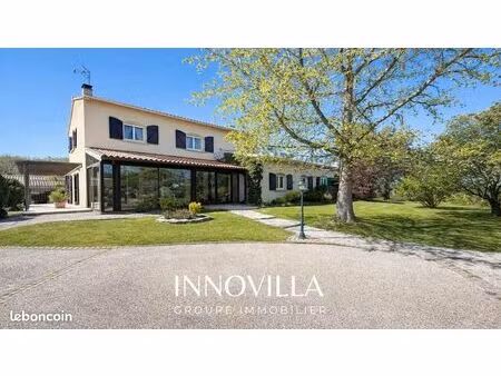 maison 8 pièces 208 m²