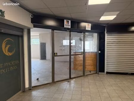 local commercial 60 m2 vide