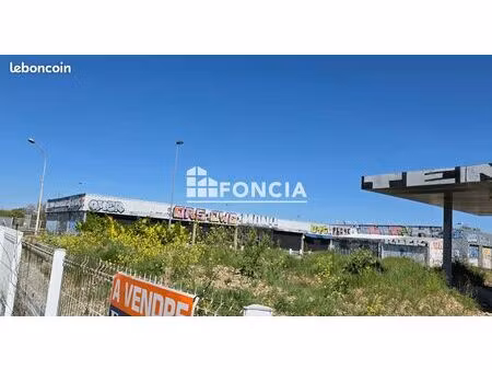 lattes emplacement n°01 local commercial avec dependances pour une superficie totale de 97