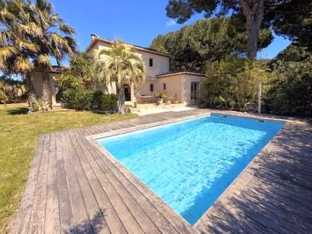 villa 7 pièces 202 m²