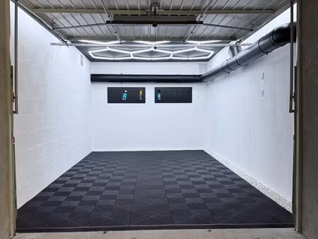 ? à louer – garage box sécurisé à sassenage (secteur hameau du château)