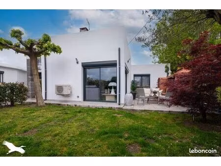 maison 8 pièces 217 m²