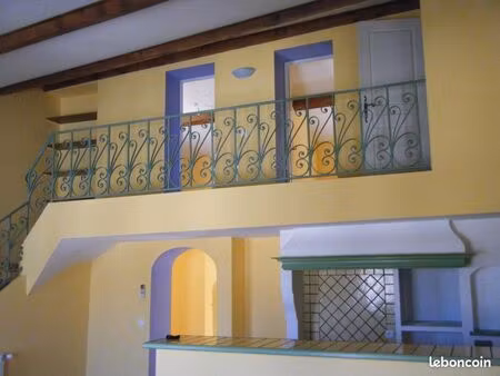 eyguières centre : appartement t4 au 2eme étage
