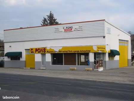 local professionnel lumineux de 400 m² à louer