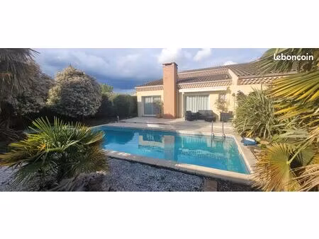 villa . 8 pièces . 181 00 m² . 595 900