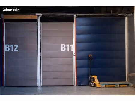 box / local stockage / garage / garde-meuble / chambre froide