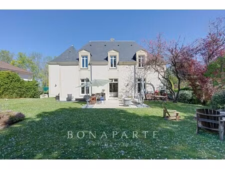 maison de luxe à vendre dans le quartier le village