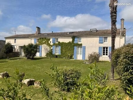 grande longere familiale 280 m2 parc env 7000m2