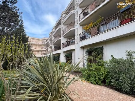 appartement t2 de 58 m² situé dans un environnement calme et recherché au centre de caudér